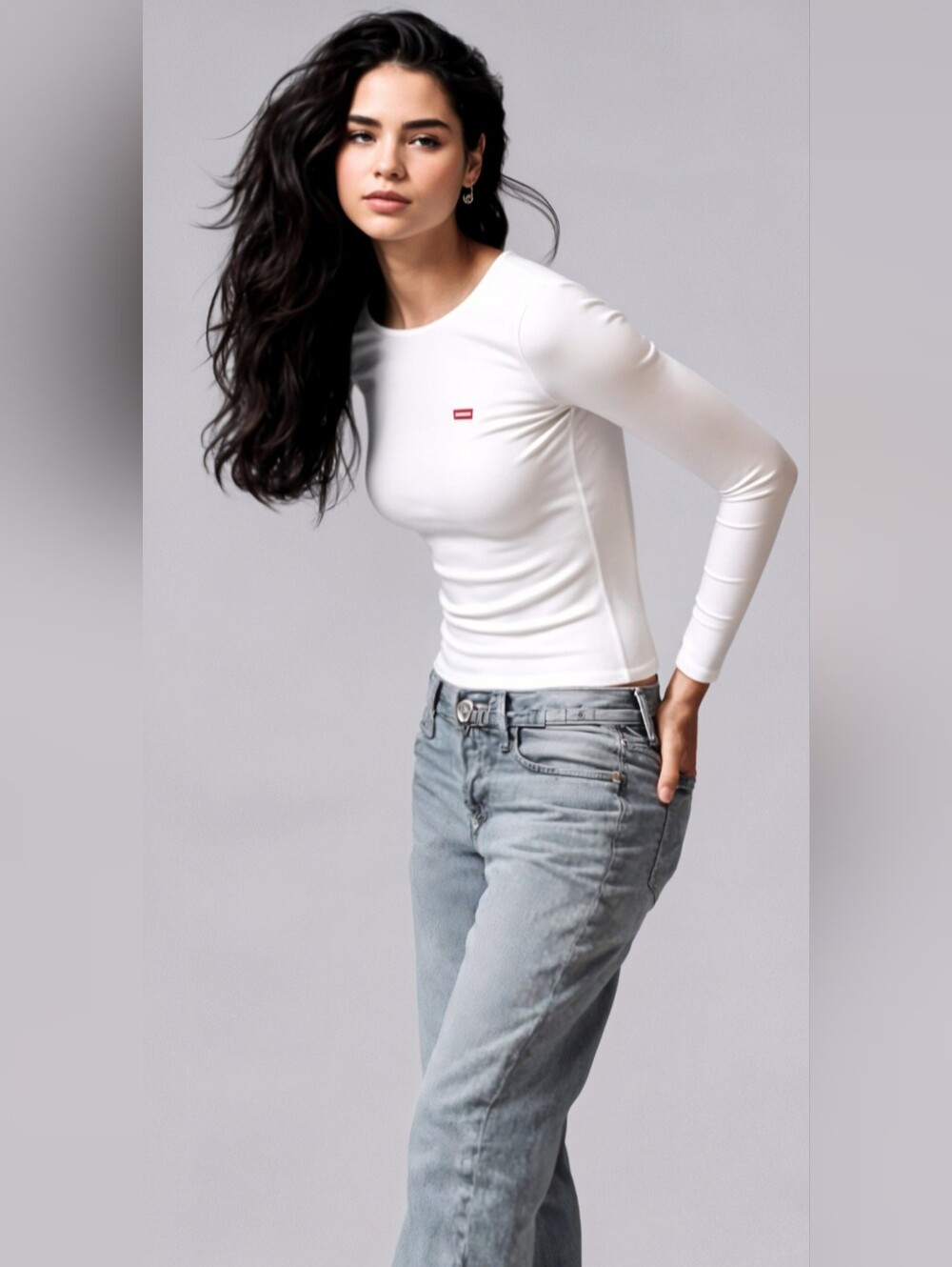 NWT Levi's Hayes White Long-Sleeve Slim Crew Top